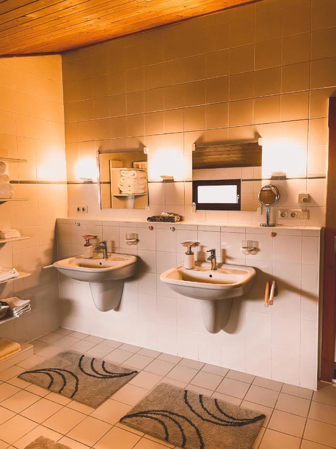 Naturnahes Familienchalet Mit Garten - Wifi - Netflix - Nur 15 Minuten Vom Chiemsee Und 35 Minuten Von Muenchen Entfernt Vogtareuth Esterno foto