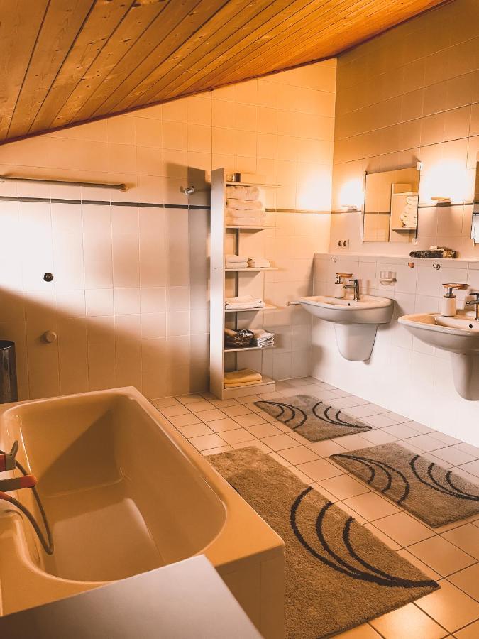 Naturnahes Familienchalet Mit Garten - Wifi - Netflix - Nur 15 Minuten Vom Chiemsee Und 35 Minuten Von Muenchen Entfernt Vogtareuth Esterno foto