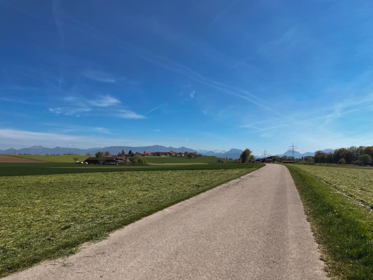 Naturnahes Familienchalet Mit Garten - Wifi - Netflix - Nur 15 Minuten Vom Chiemsee Und 35 Minuten Von Muenchen Entfernt Vogtareuth Esterno foto
